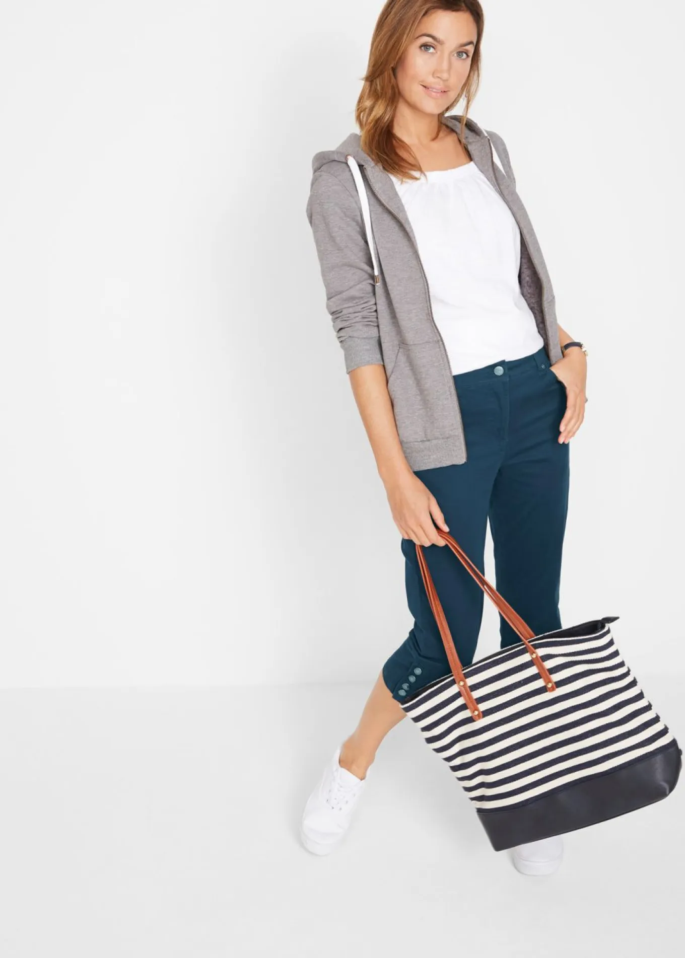 Pantalón de corte capri con cintura elástica y botones