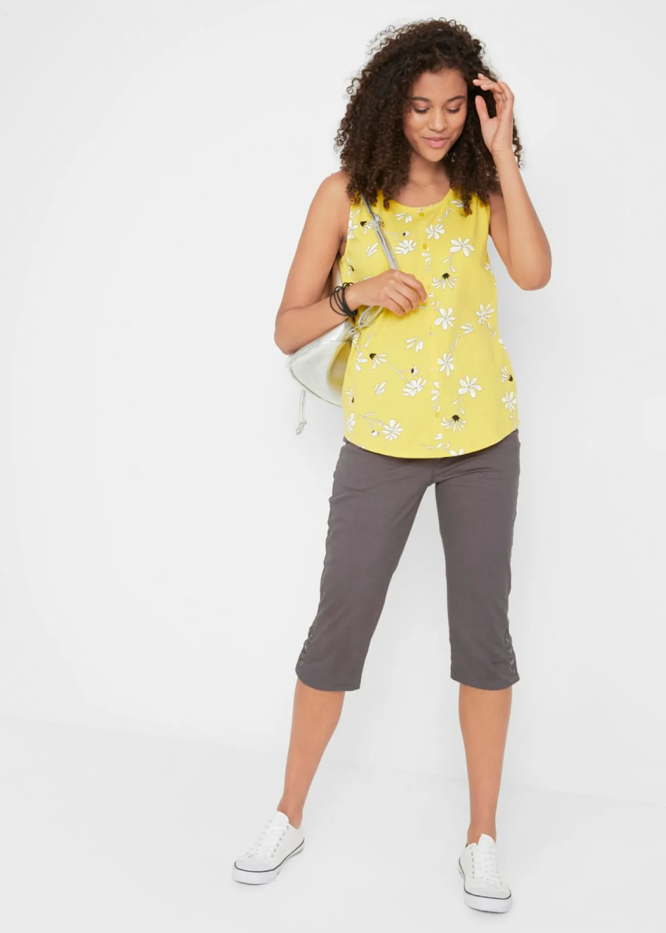 Pantalón de corte capri con cintura elástica y botones