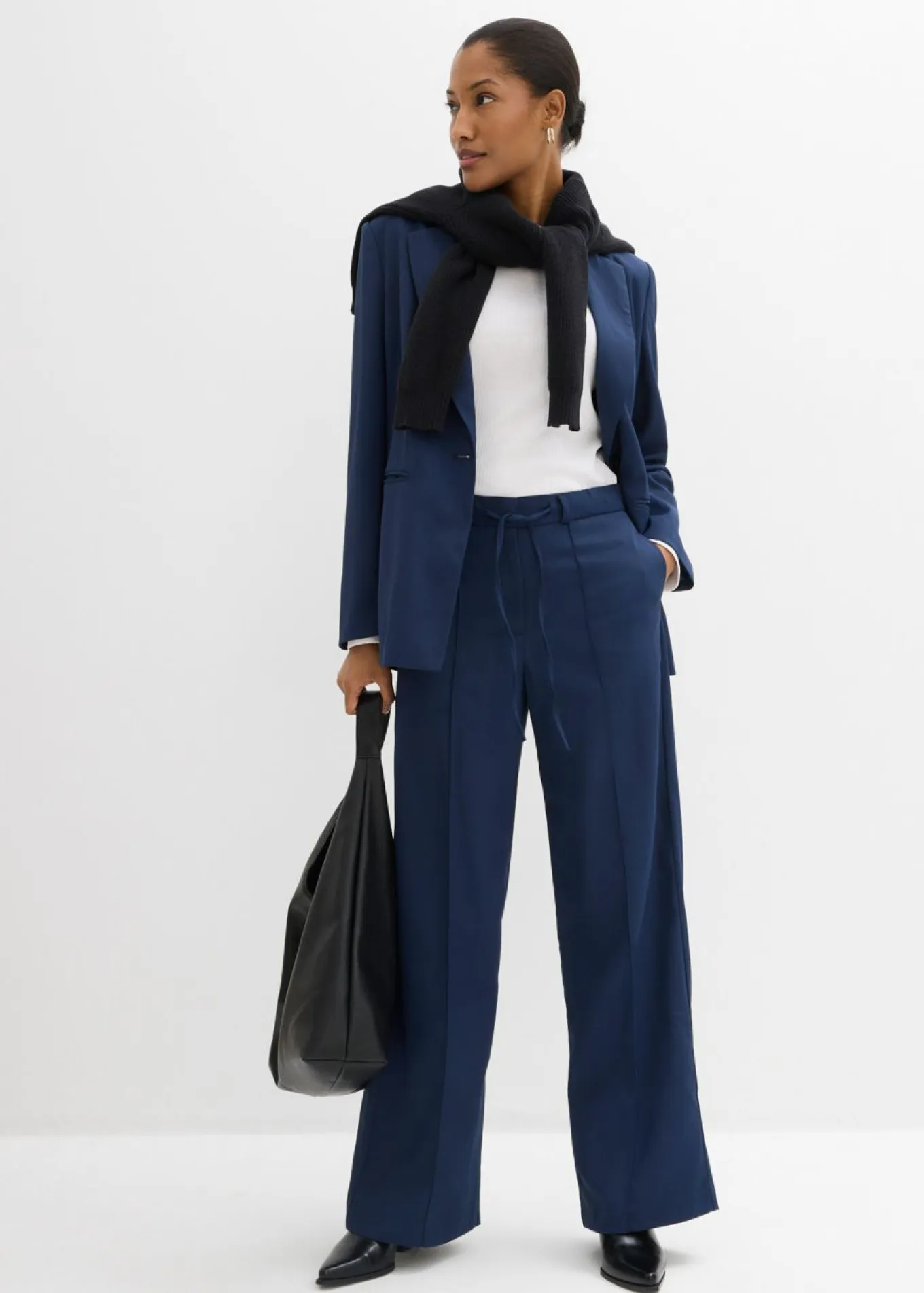 Pantalón de corte recto con cintura cómoda