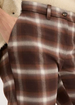 Pantalón de cuadros con dobladillos
