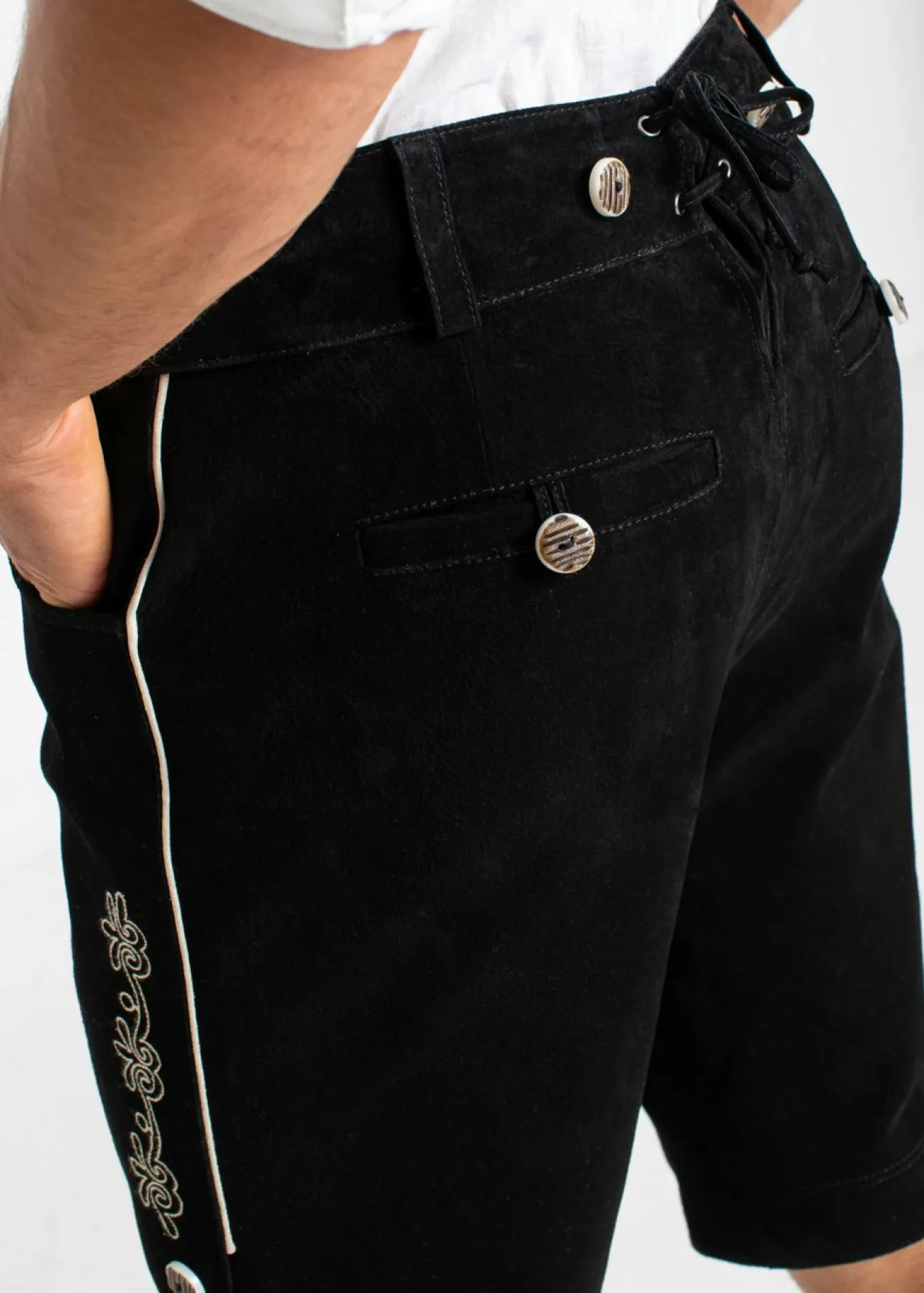 Pantalón de cuero folclórico, corto