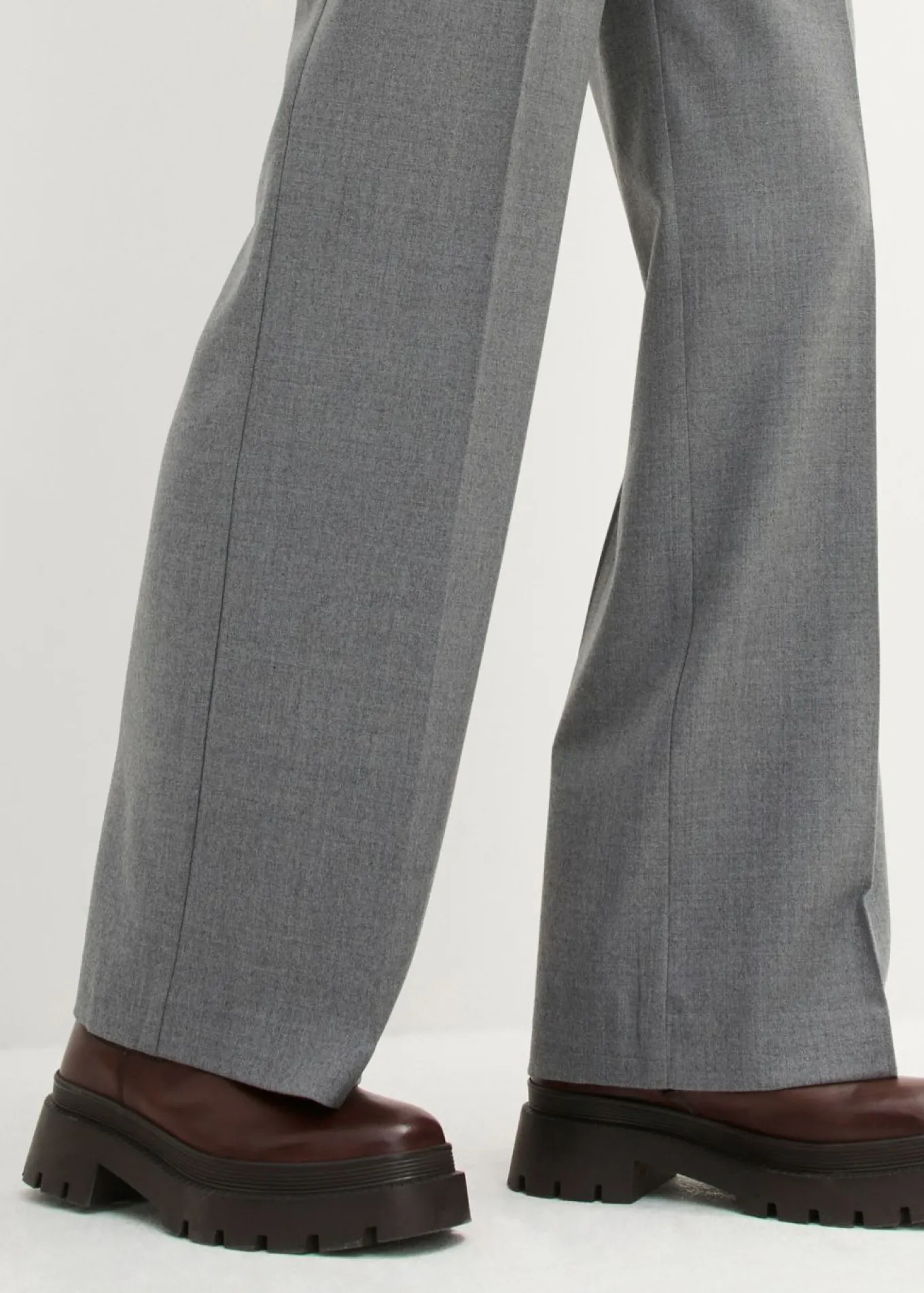 Pantalón de lana con pinzas