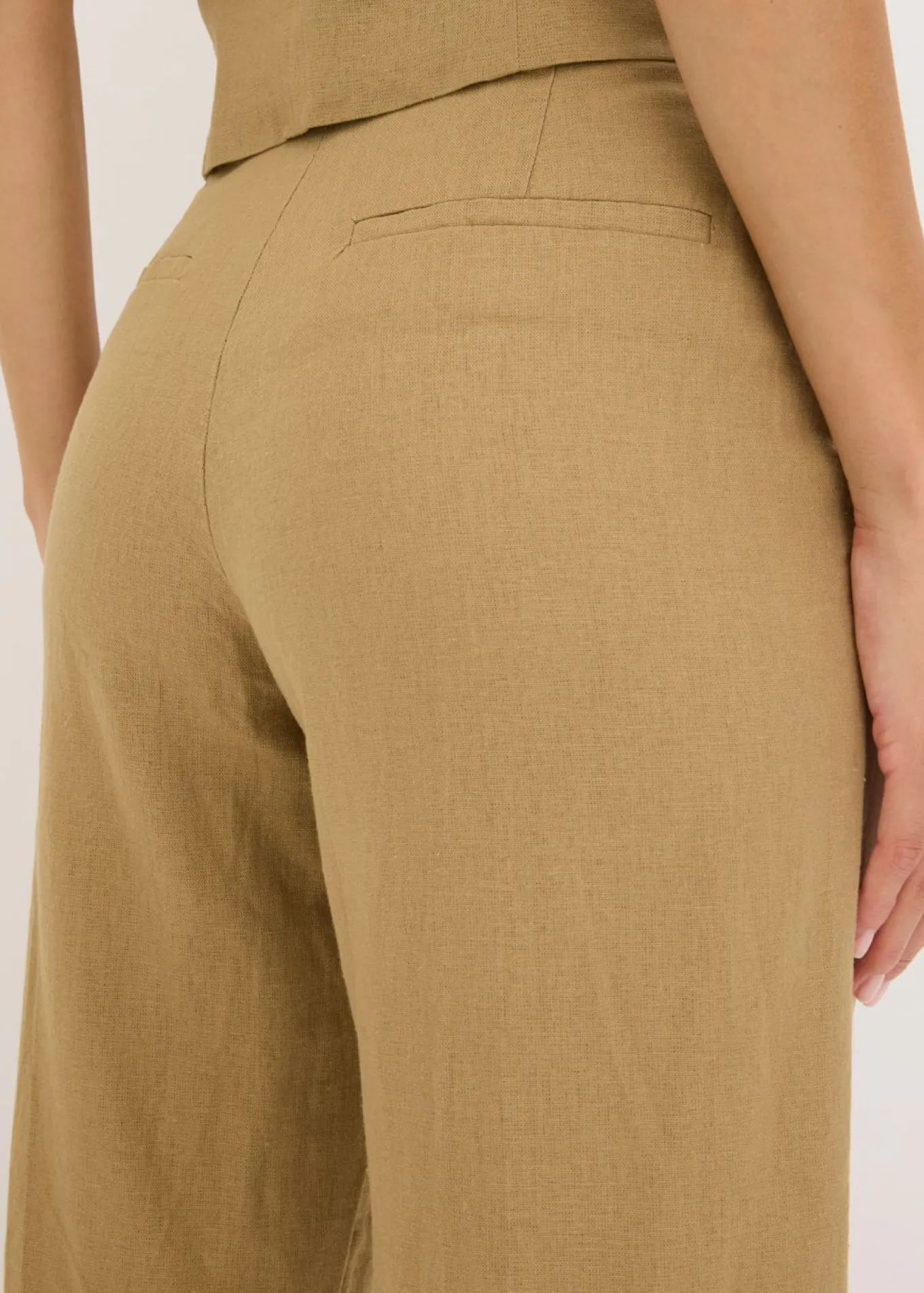 Pantalón de lino con talle alto y pinzas