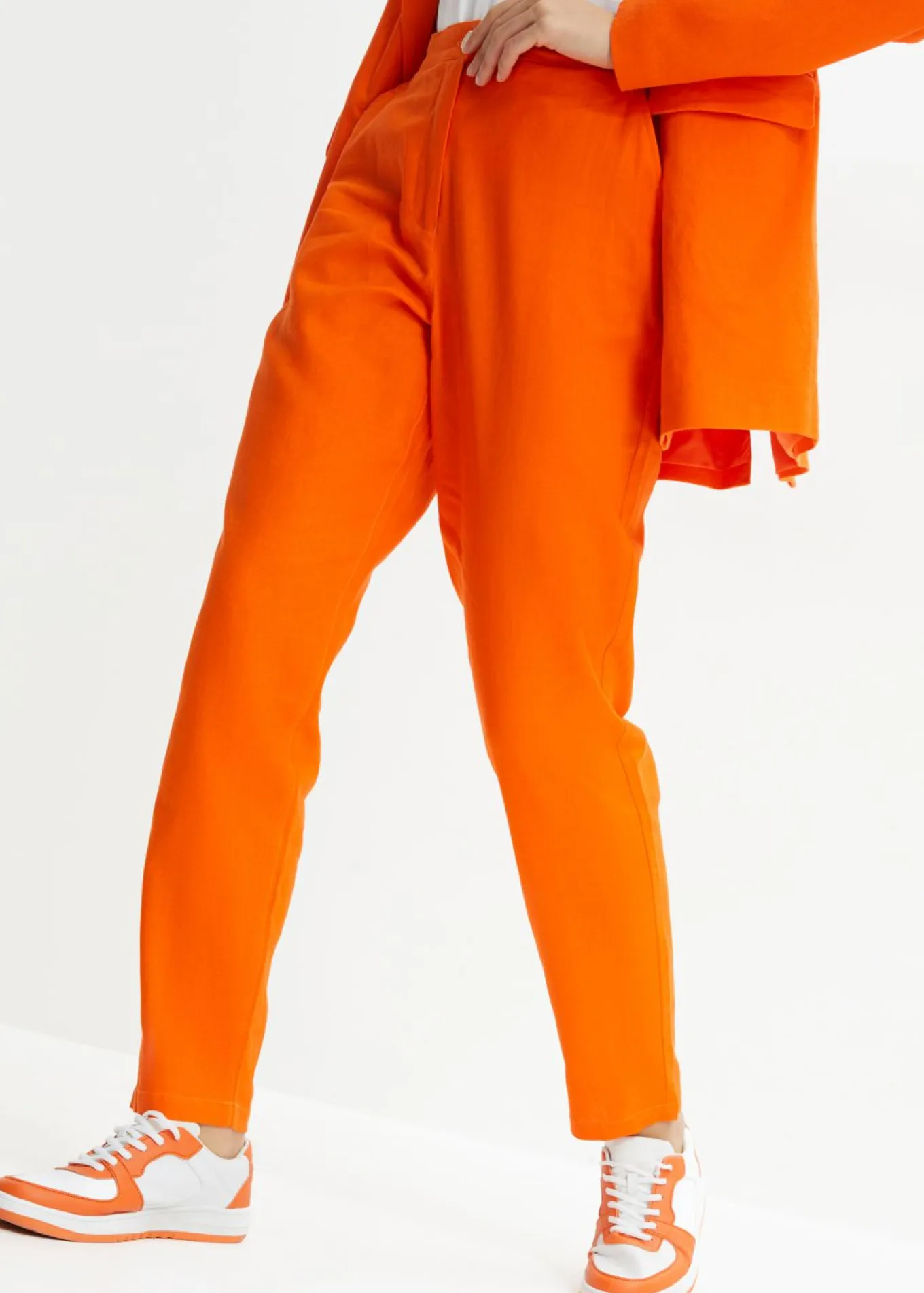 Pantalón de mezcla de lino y viscosa con talle alto y pernera corta