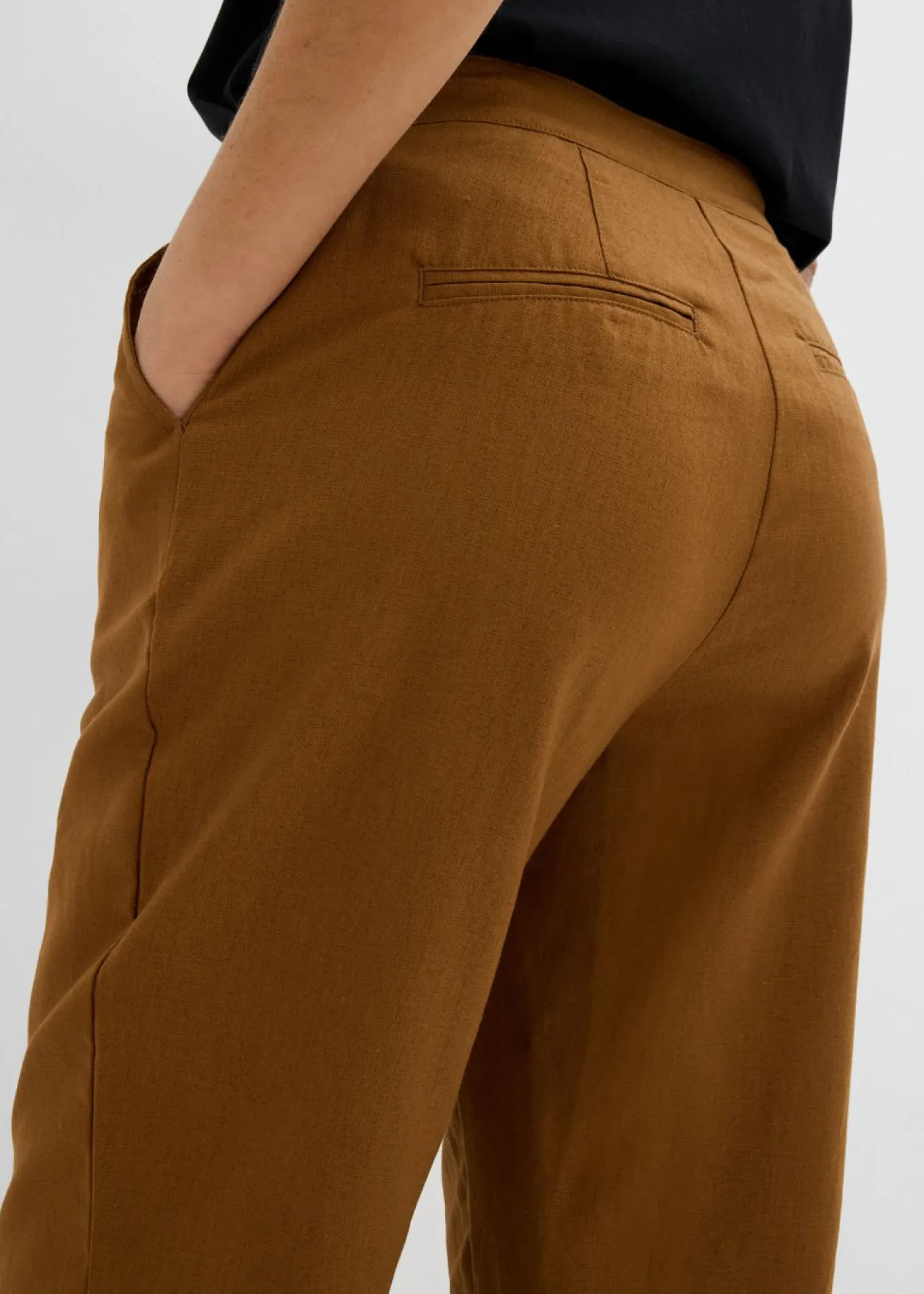 Pantalón de mezcla de lino y viscosa con talle alto y pernera corta