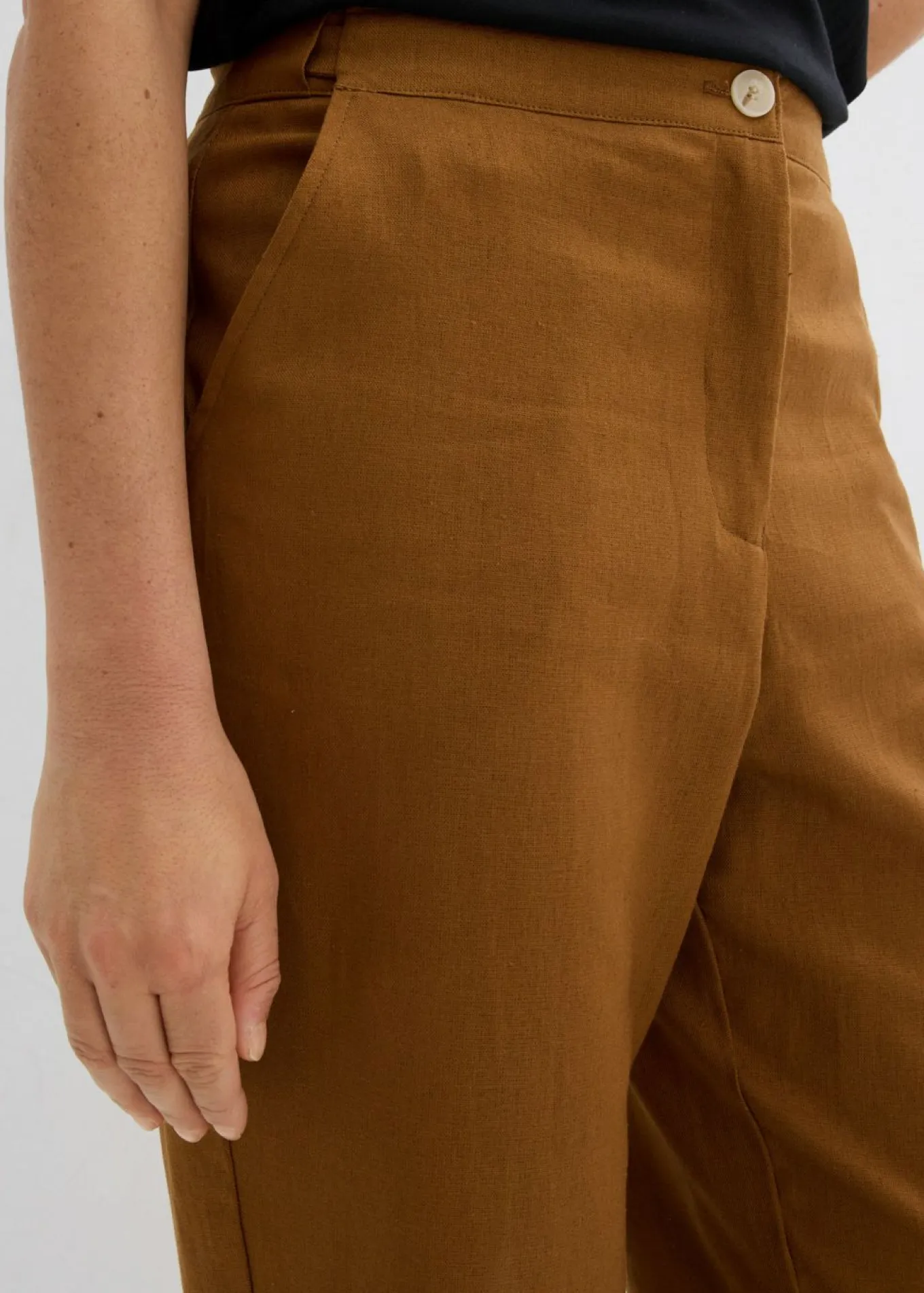 Pantalón de mezcla de lino y viscosa con talle alto y pernera corta