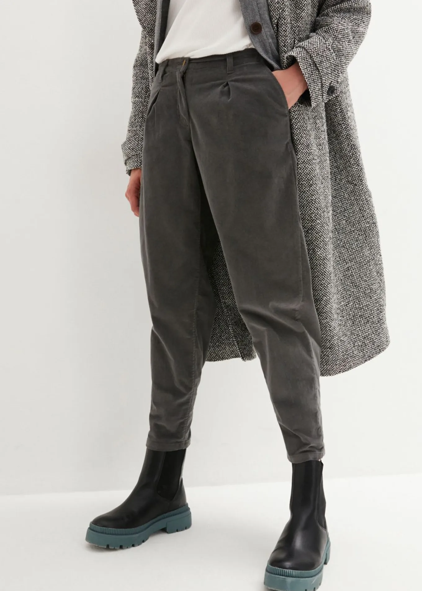 Pantalón de pana con algodón orgánico y corte bombacho