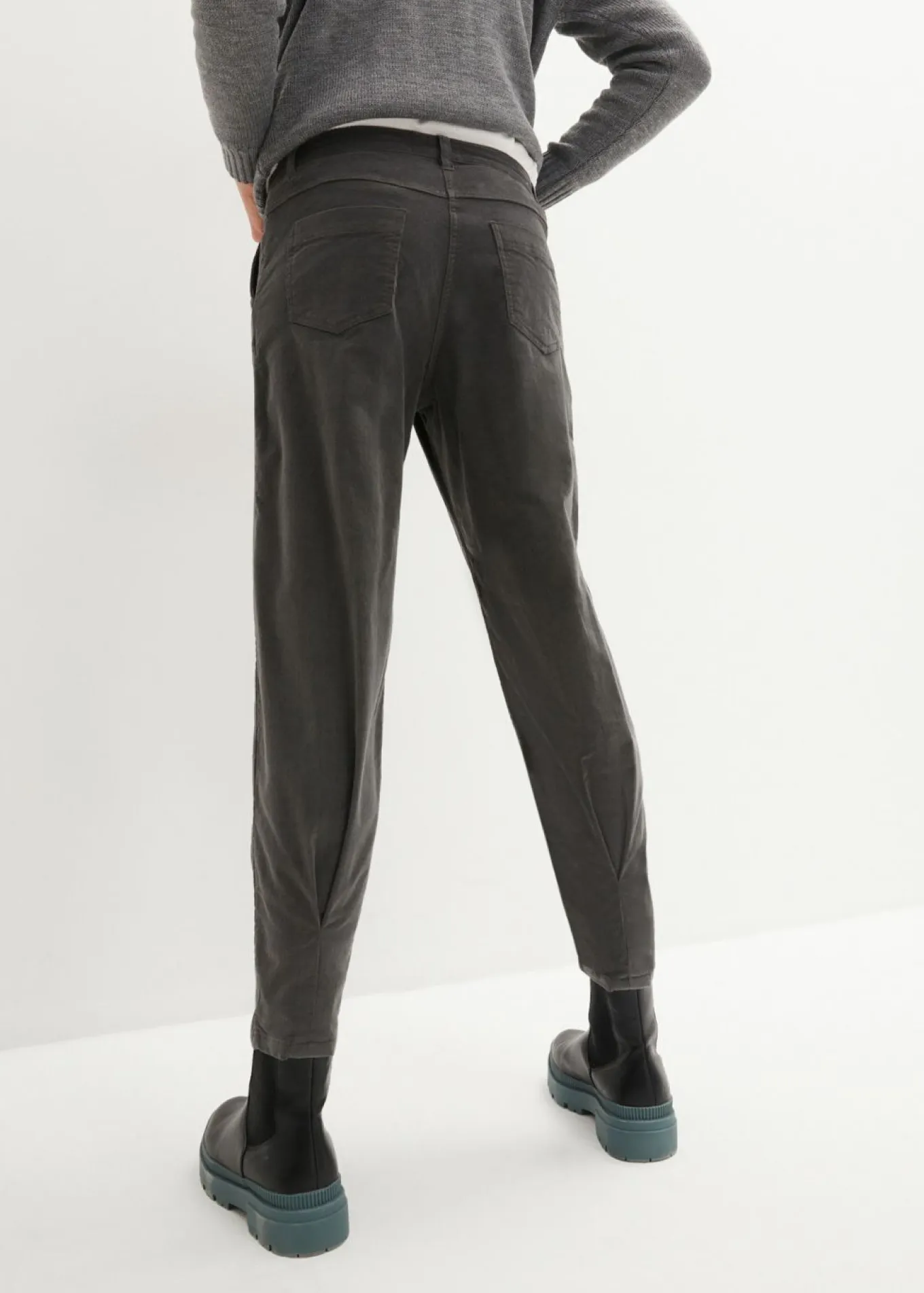 Pantalón de pana con algodón orgánico y corte bombacho