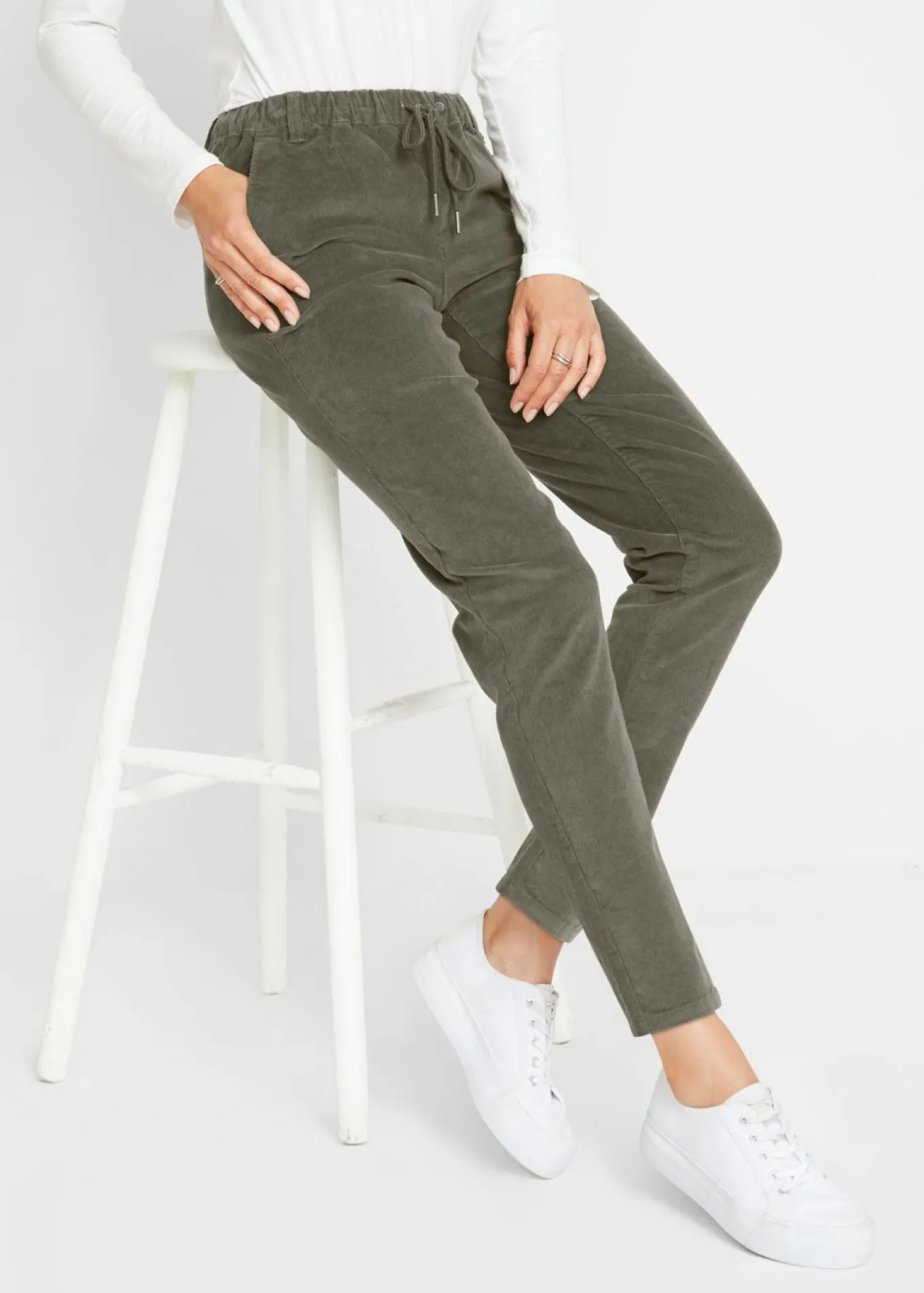 Pantalón de pana con cordón