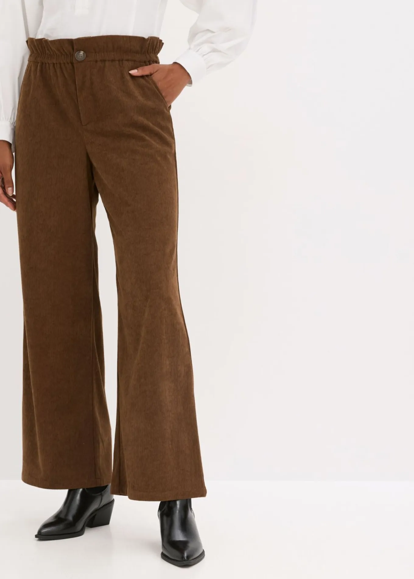 Pantalón de pana con perneras anchas