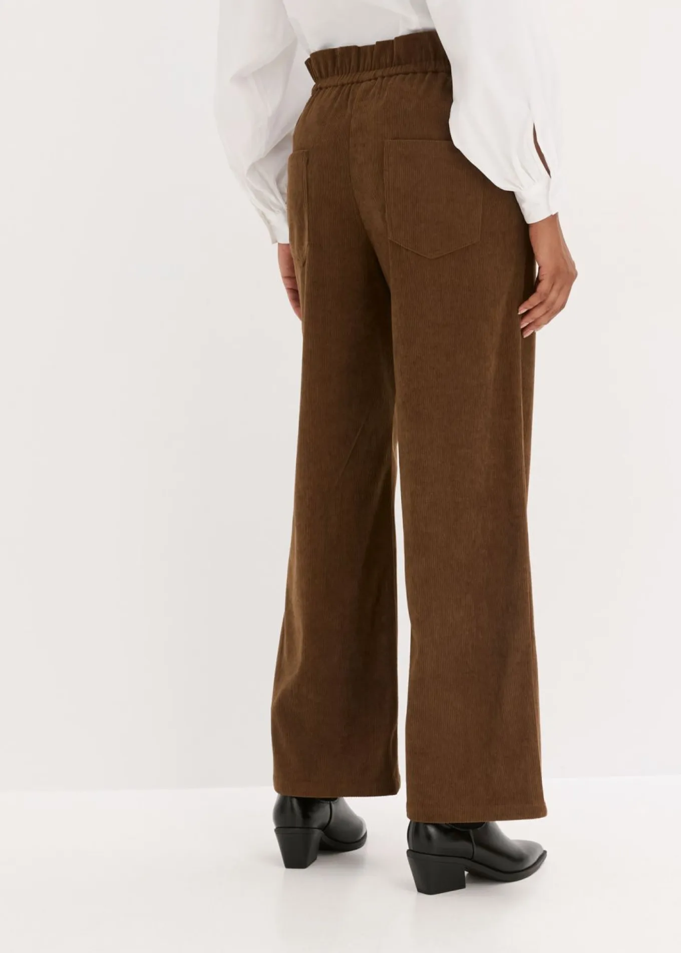 Pantalón de pana con perneras anchas