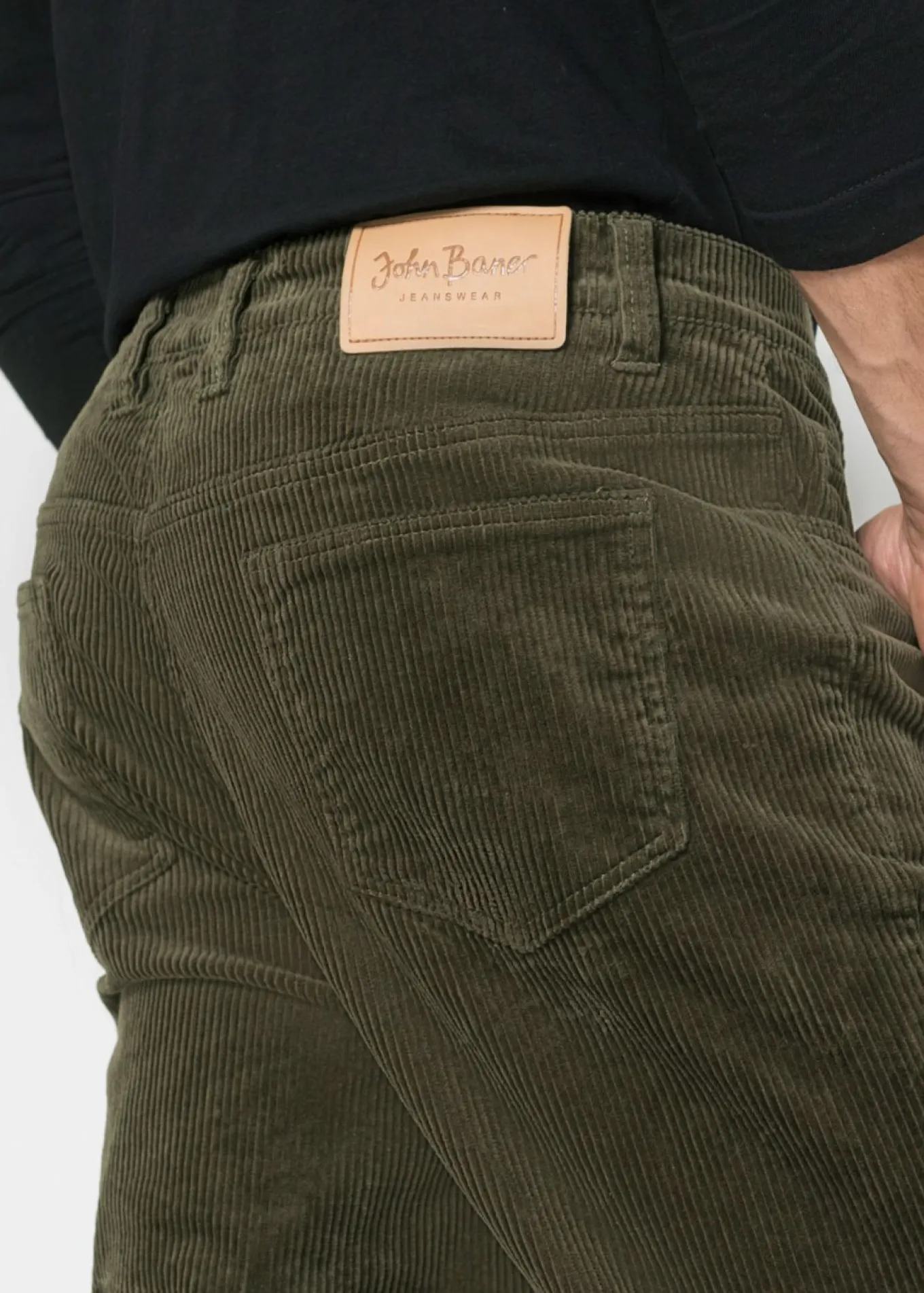 Pantalón de pana elástica con corte cómodo y regular