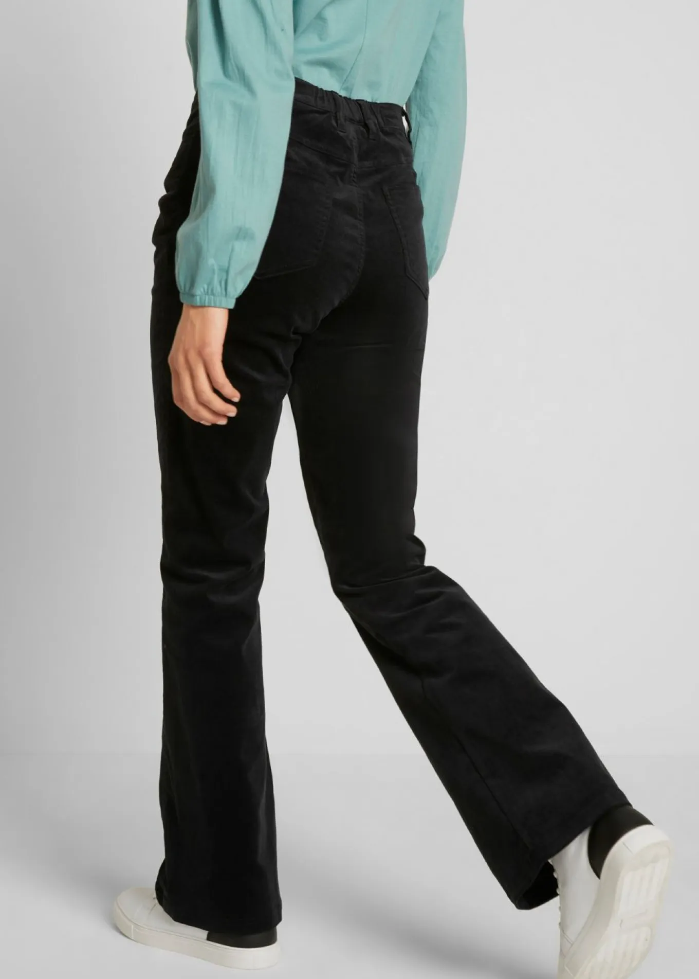 Pantalón de pana elástico con cómoda cintura high waist