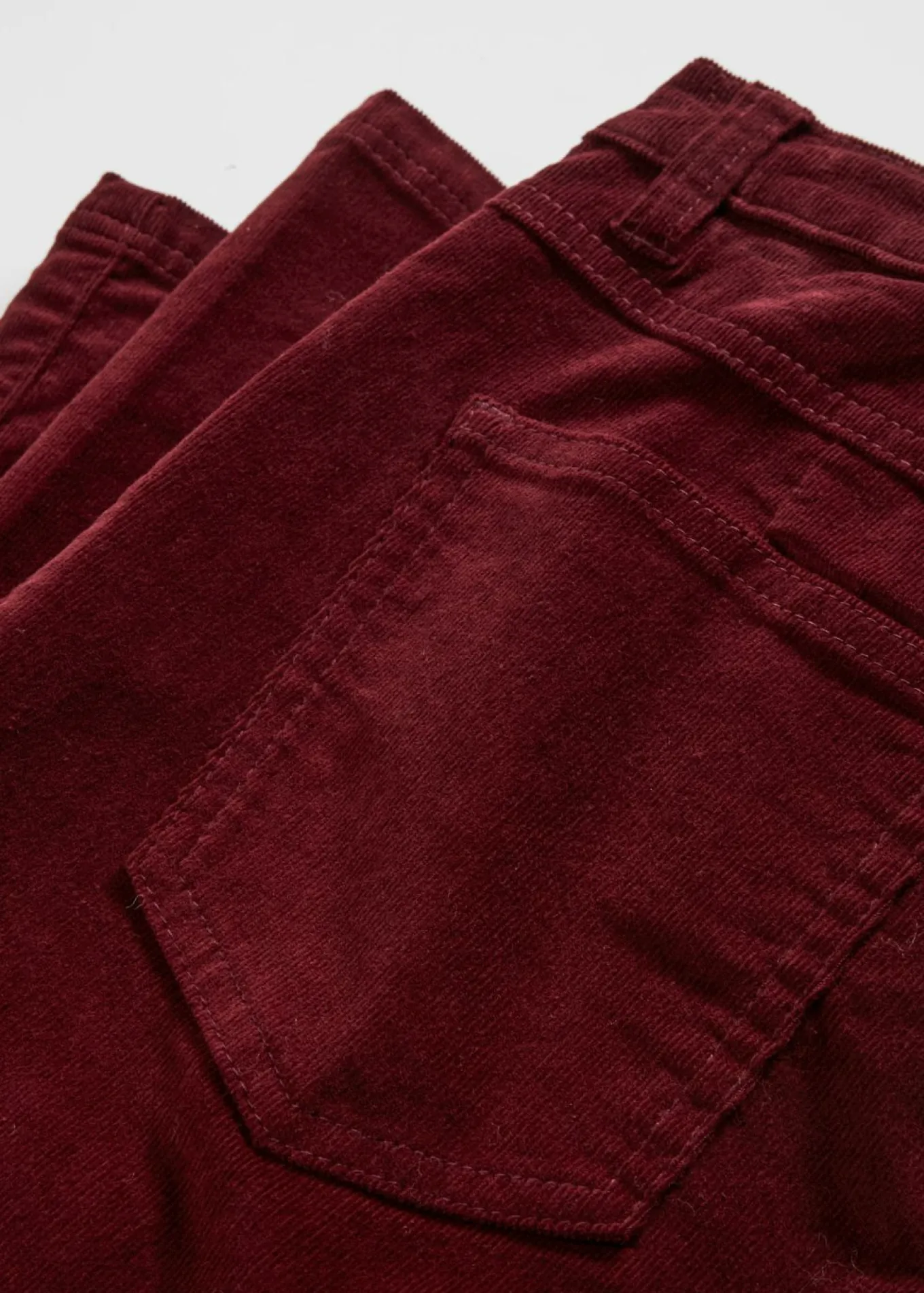 Pantalón de pana elástico con cómoda cintura high waist