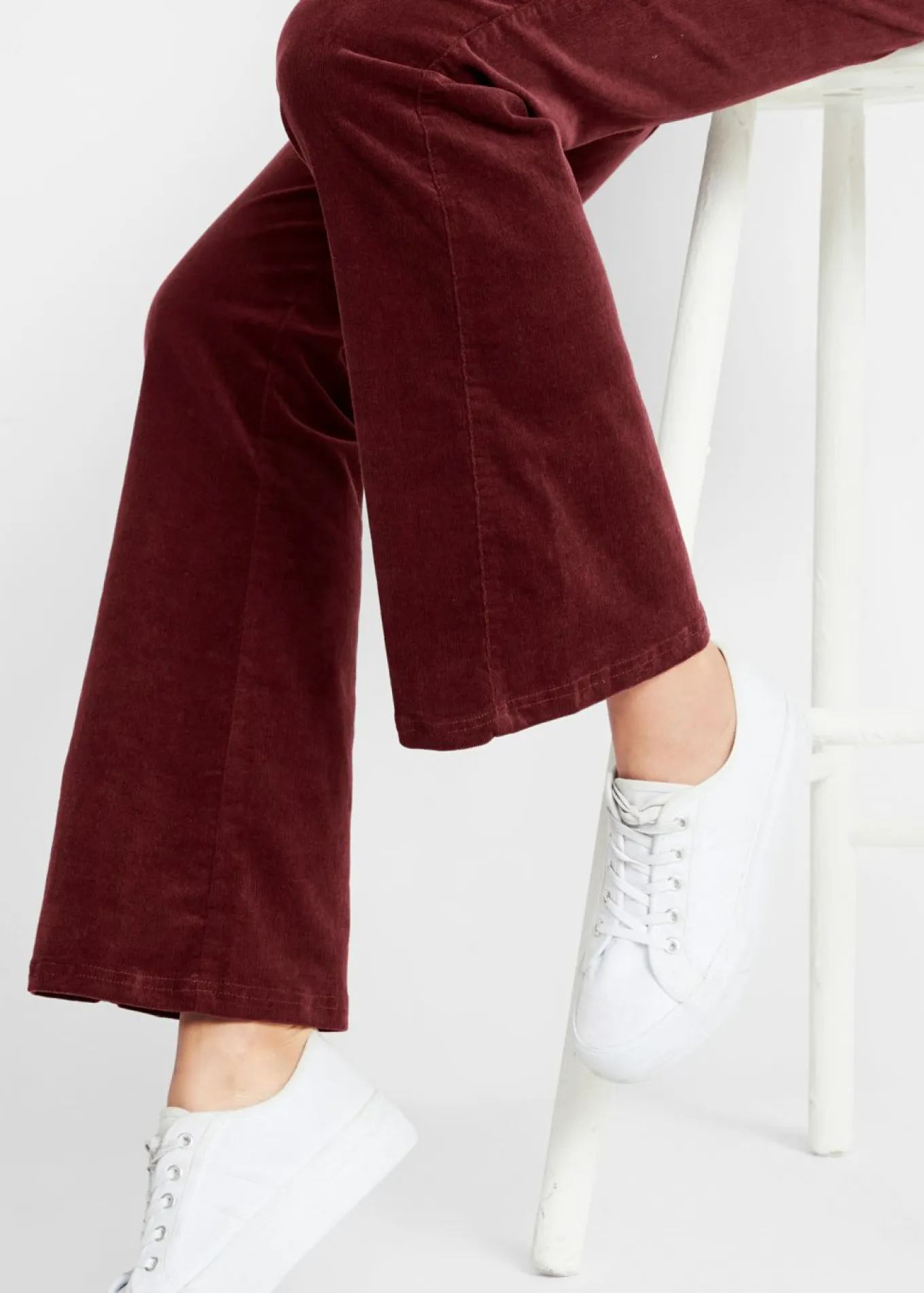 Pantalón de pana elástico con cómoda cintura high waist