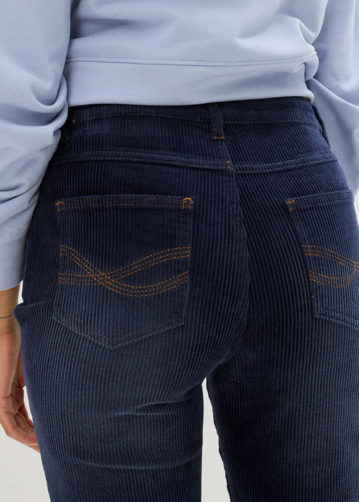 Pantalón de pana elástico de corte ancho