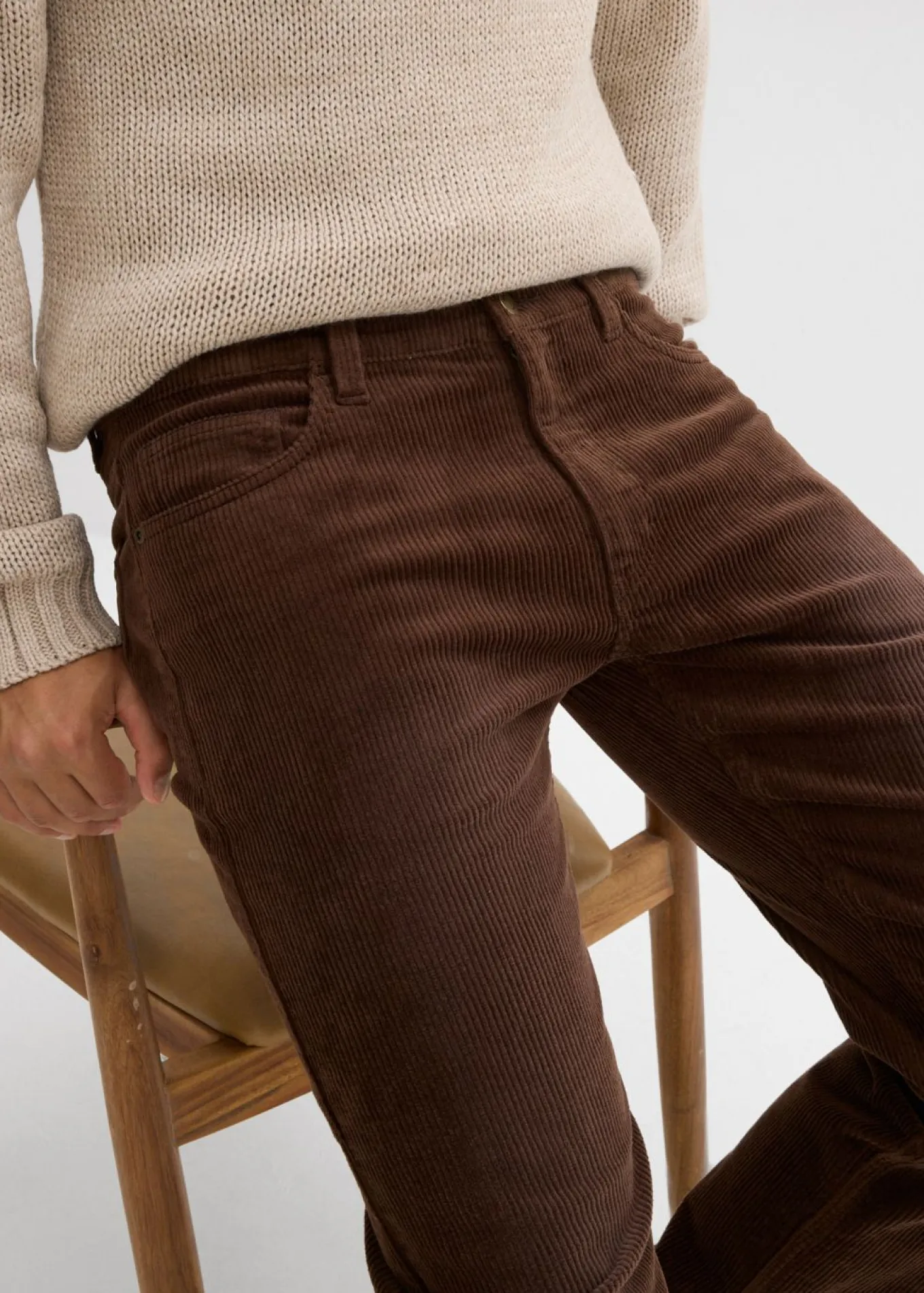 Pantalón de pana elástico, regular fit, de aspecto lavado, straight