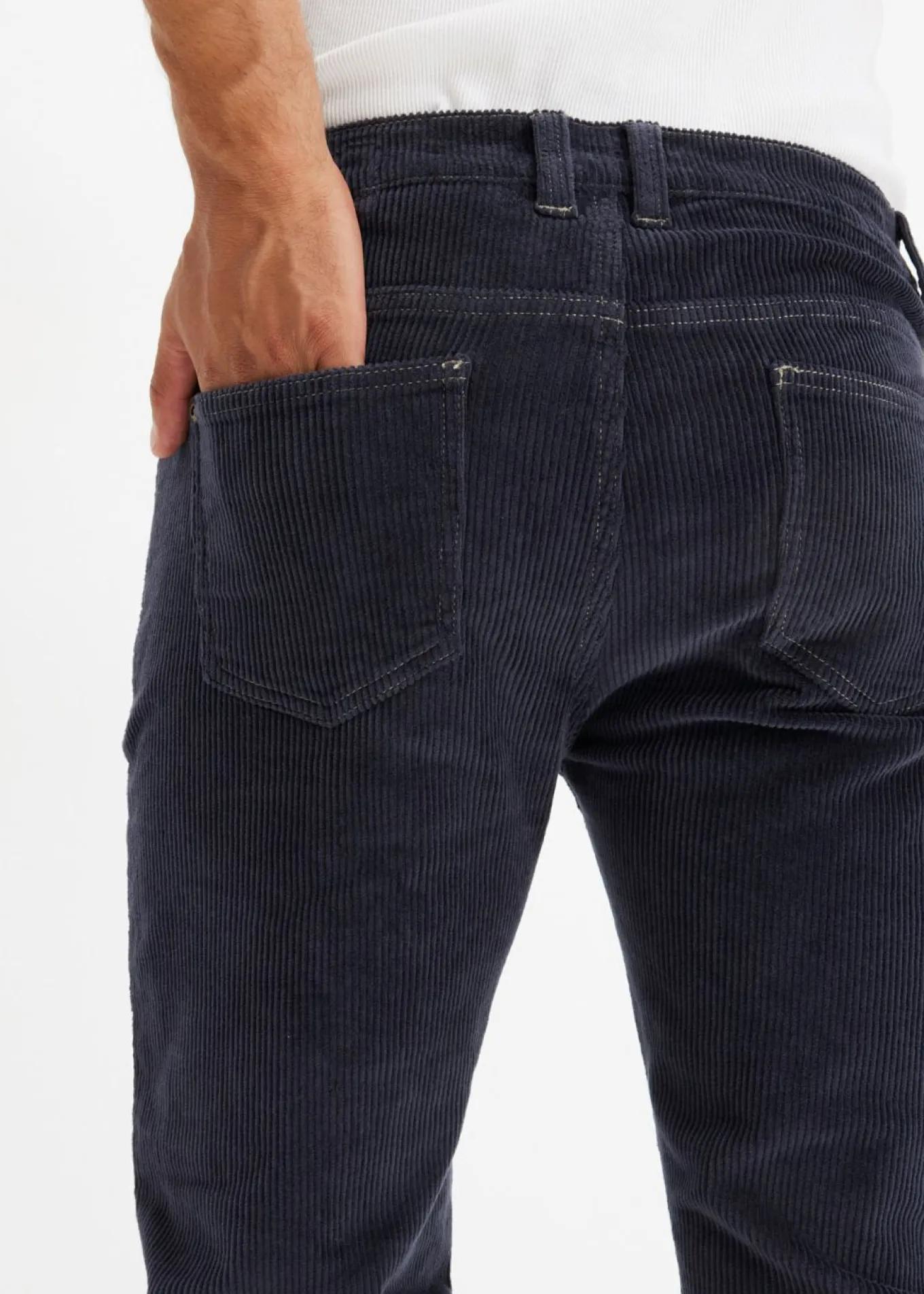 Pantalón de pana elástico, regular fit, de aspecto lavado, straight