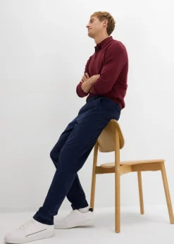 Pantalón de pana regular fit confeccionado en algodón orgánico reciclable elástico, tapered