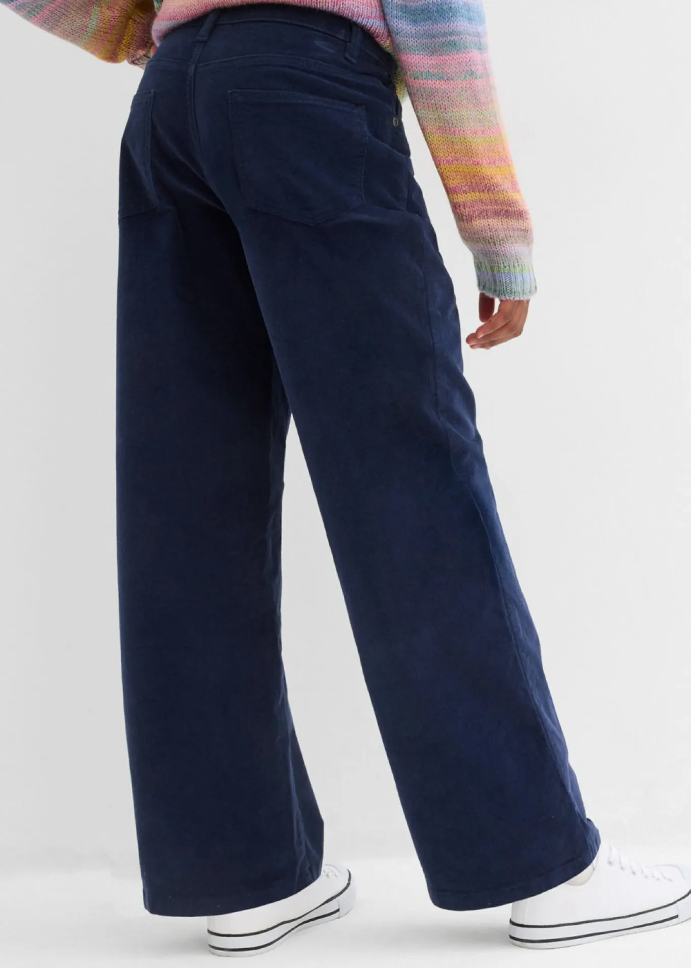 Pantalón de pana suave de algodón orgánico reciclable y elástico