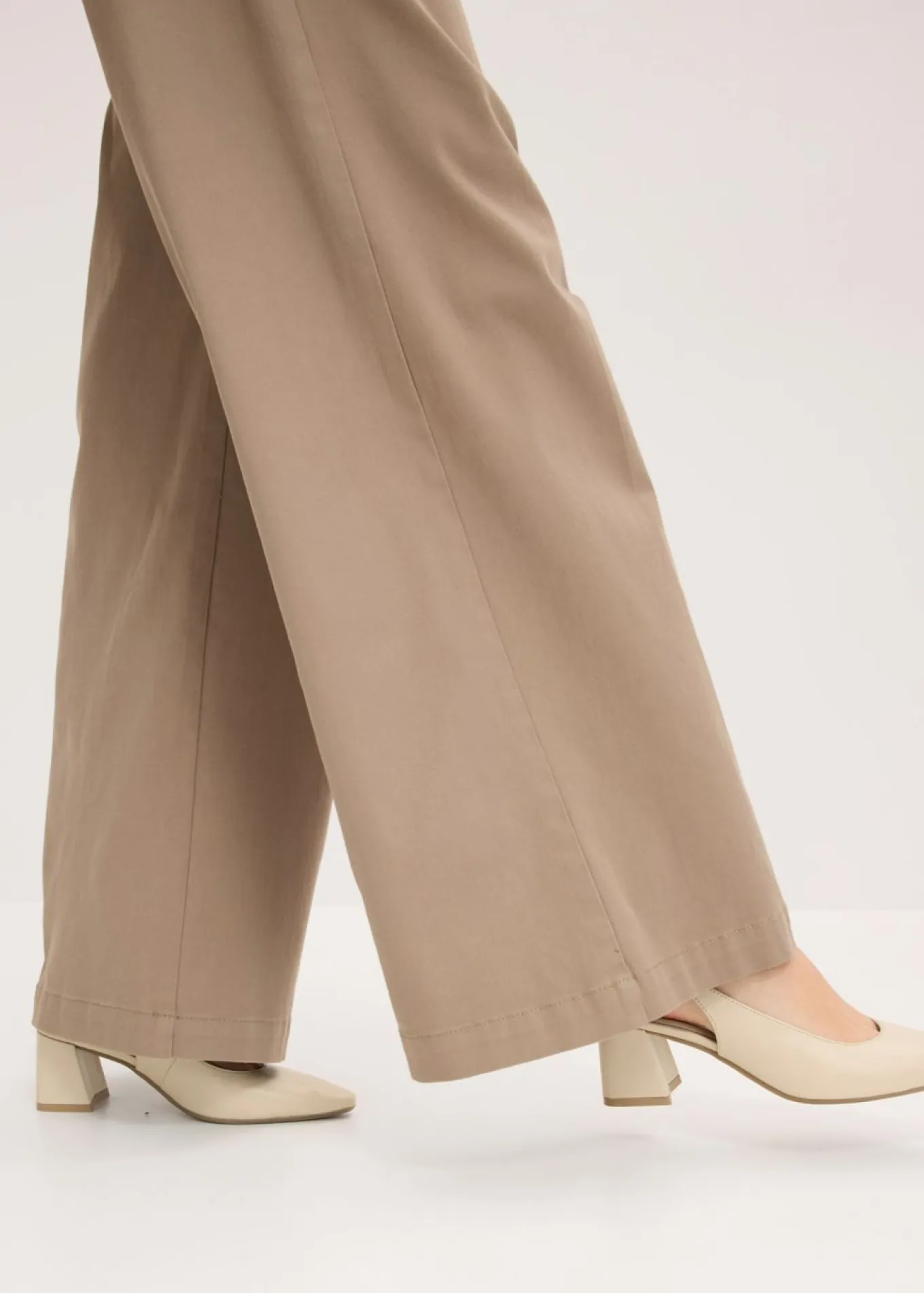 Pantalón de pernera ancha con elástico