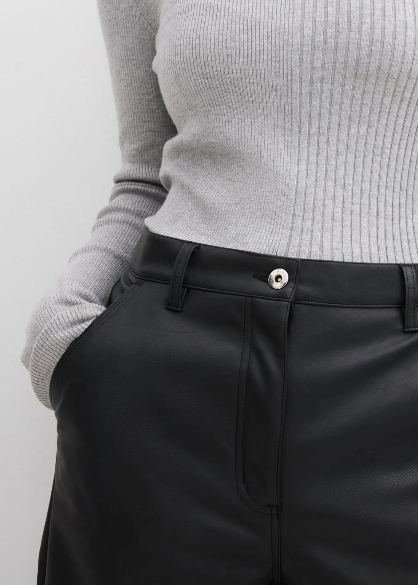 Pantalón de piel sintética