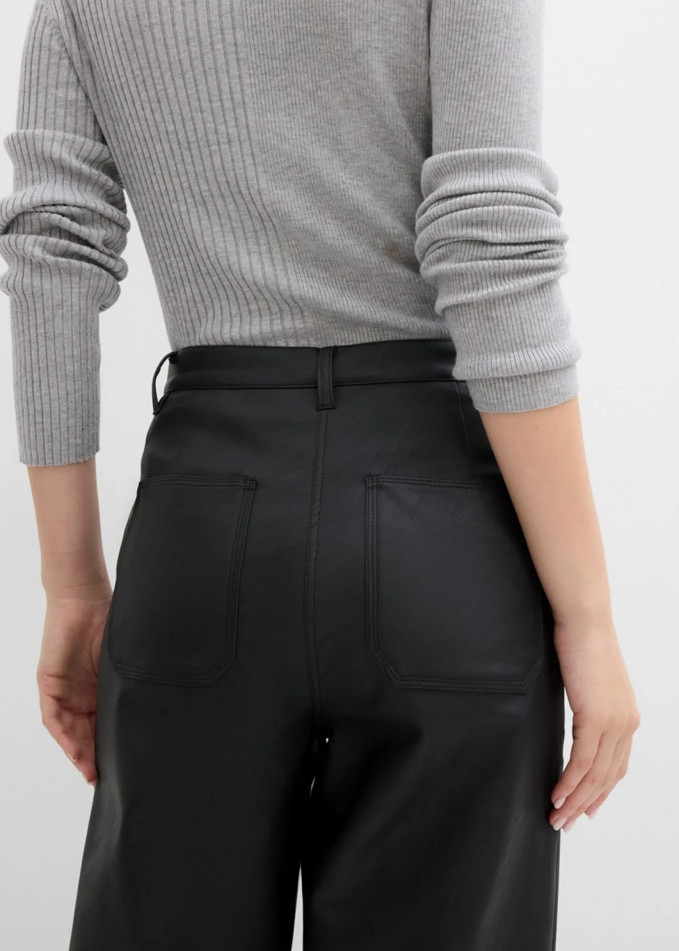 Pantalón de piel sintética