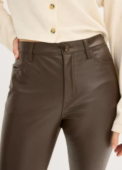 Pantalón de piel sintética