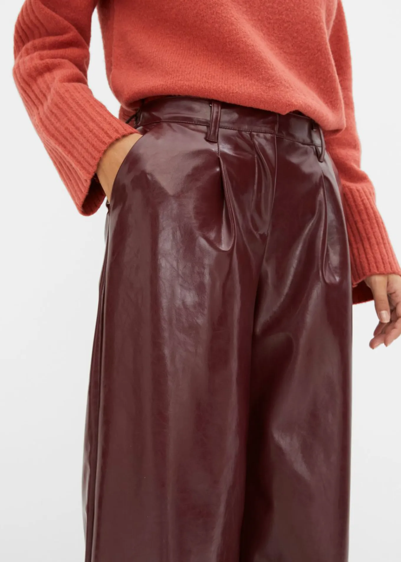 Pantalón de piel sintética