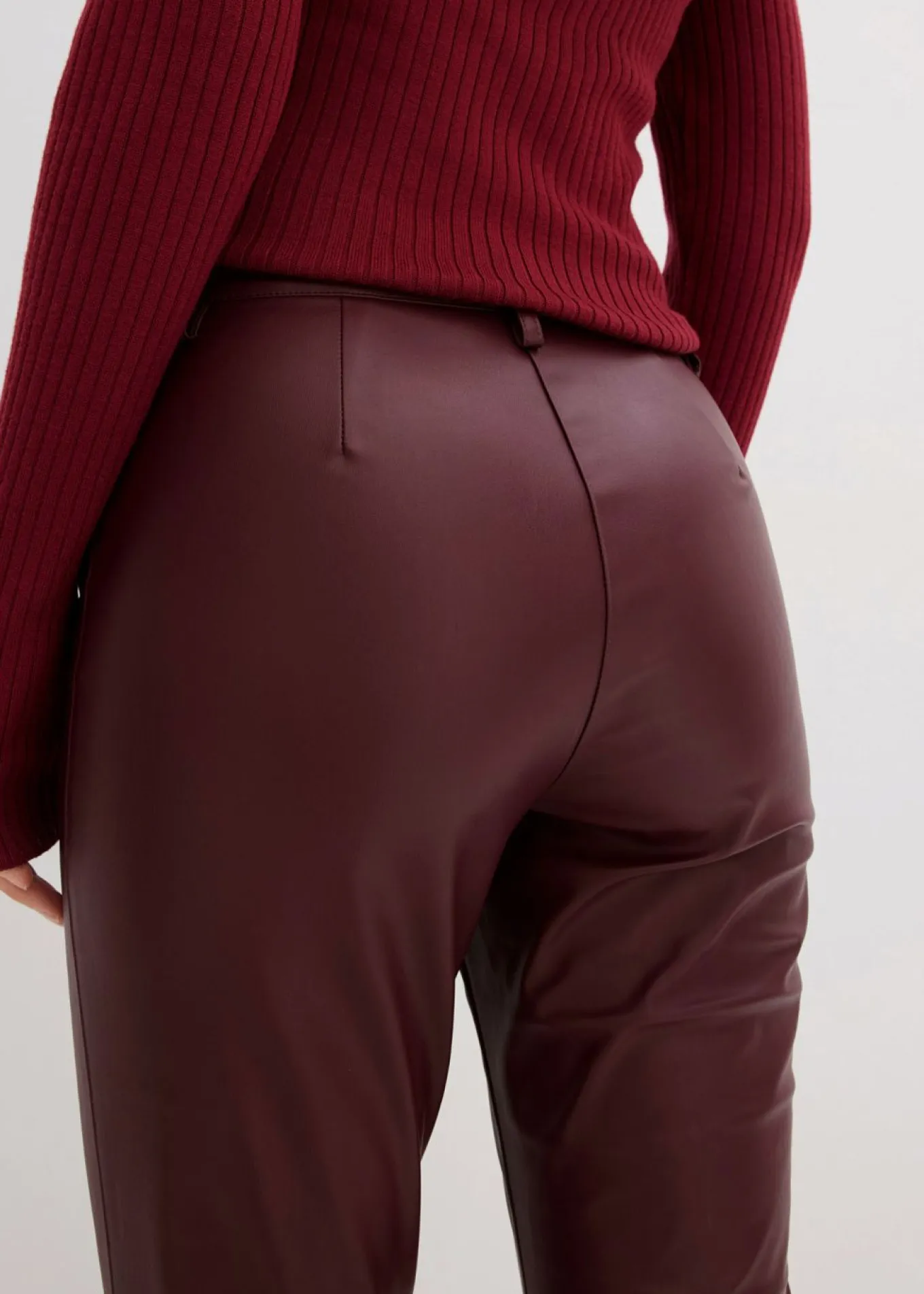 Pantalón de piel sintética