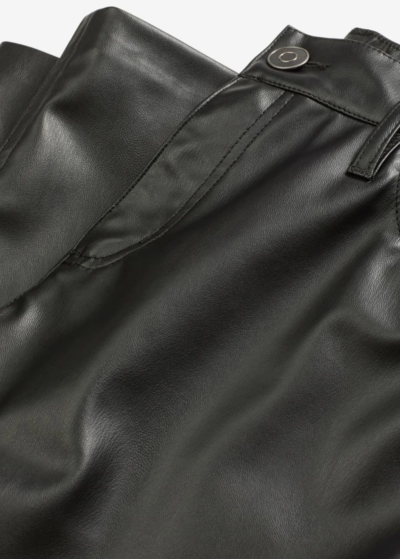 Pantalón de piel sintética con cintura cómoda