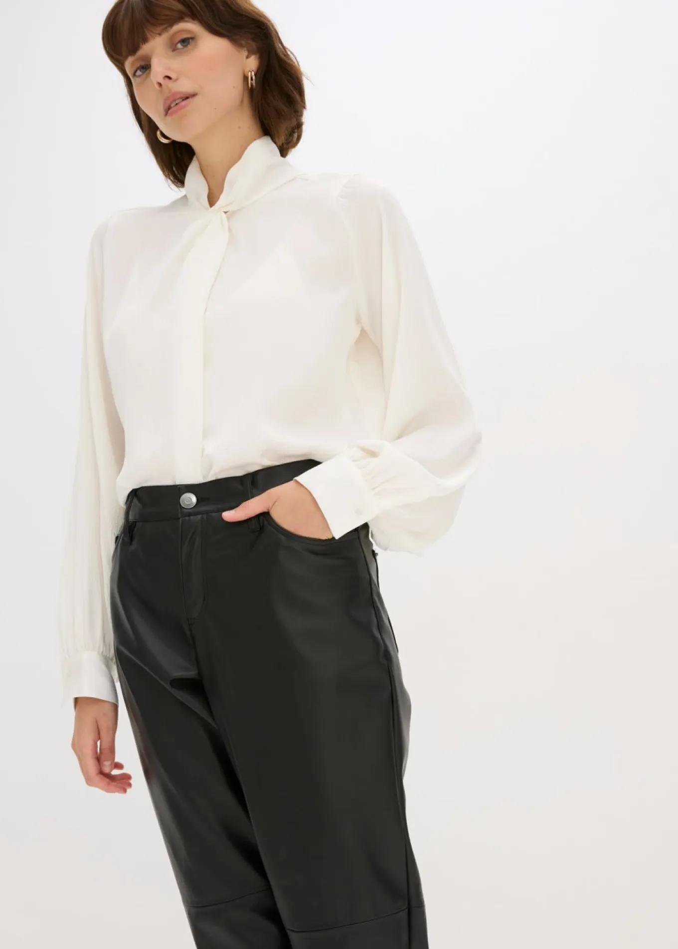 Pantalón de piel sintética con cintura cómoda