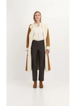 Pantalón de piel sintética con efecto desgastado