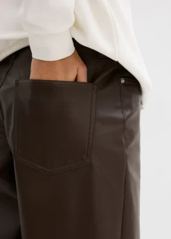 Pantalón de piel sintético con corte barrel y talle medio