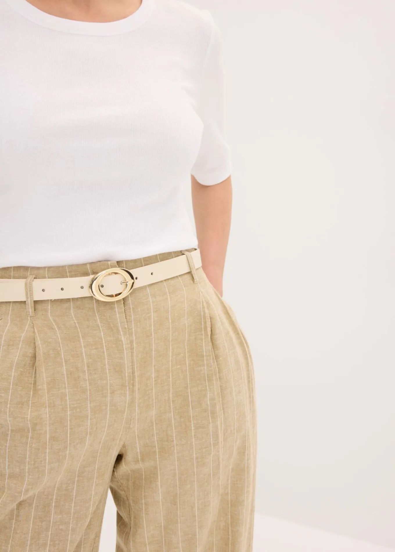 Pantalón de pinzas con contenido de lino