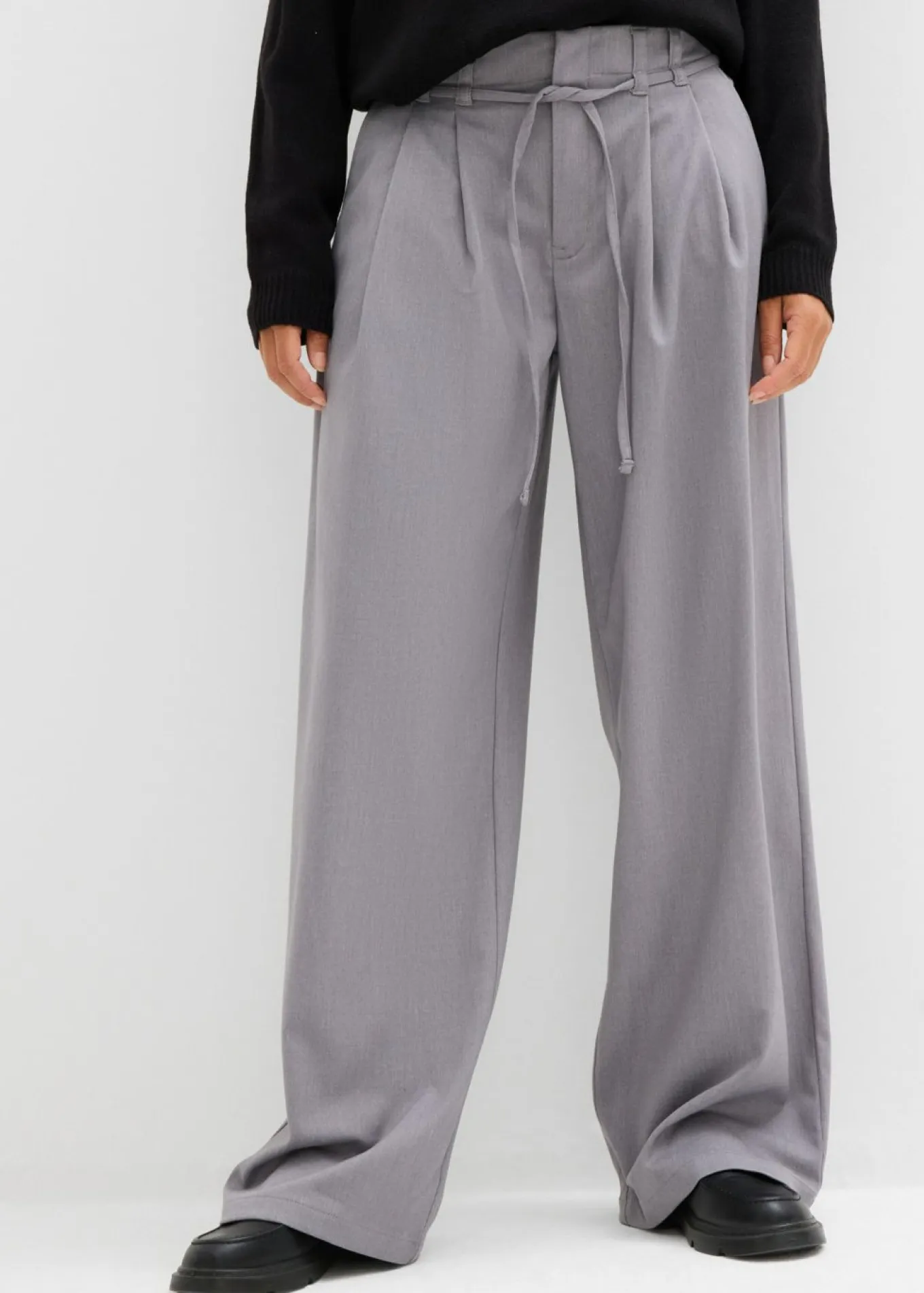 Pantalón de pinzas con cordón