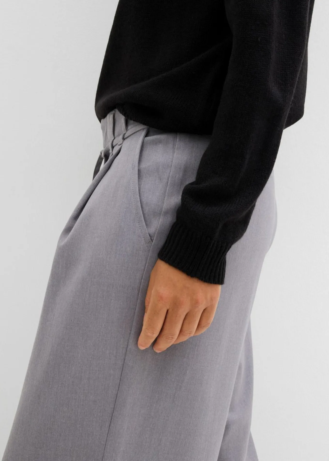 Pantalón de pinzas con cordón
