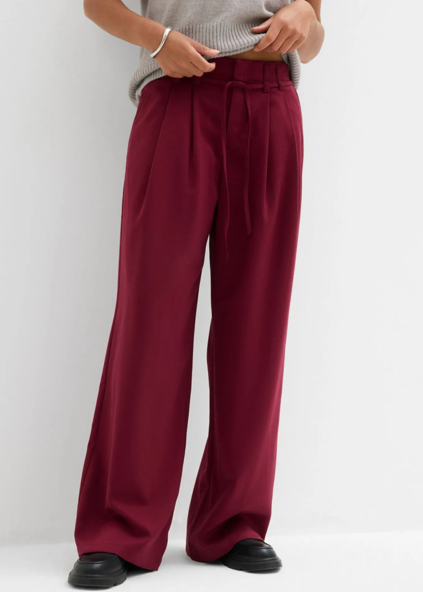 Pantalón de pinzas con cordón