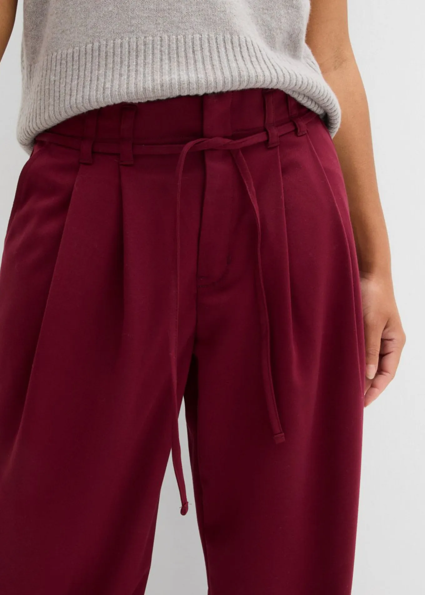 Pantalón de pinzas con cordón
