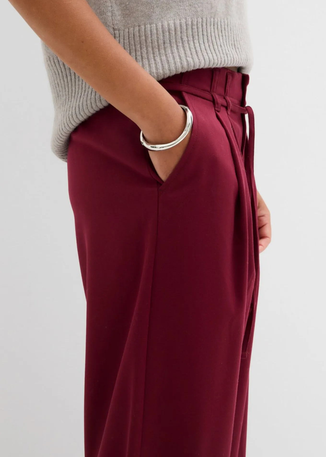 Pantalón de pinzas con cordón
