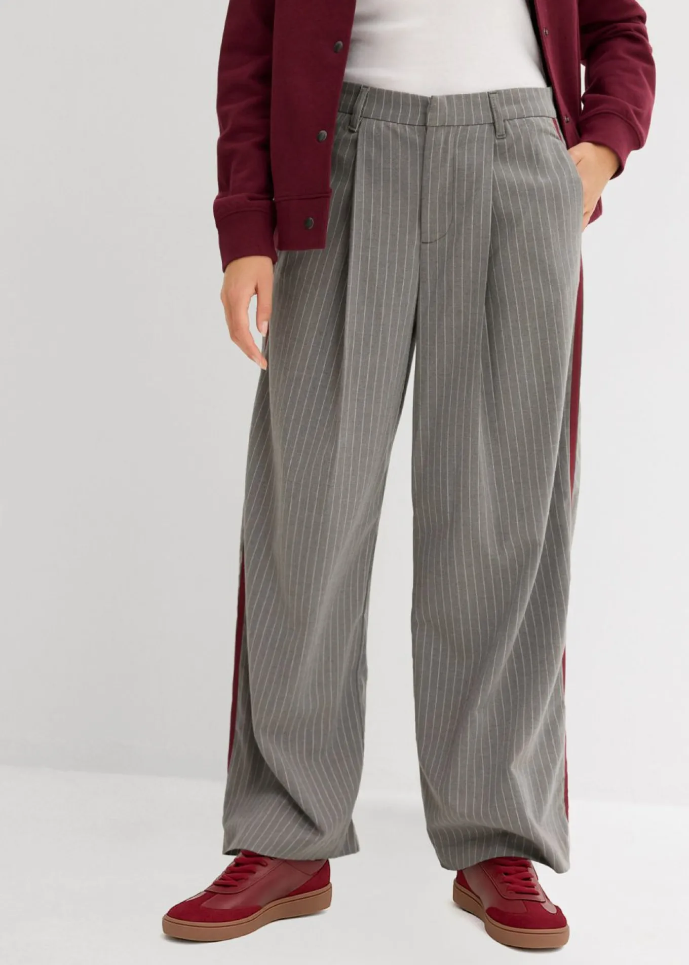 Pantalón de pinzas con rayas de contraste