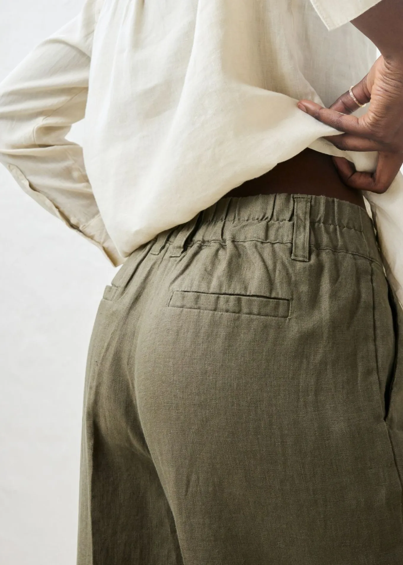 Pantalón de pinzas de lino puro