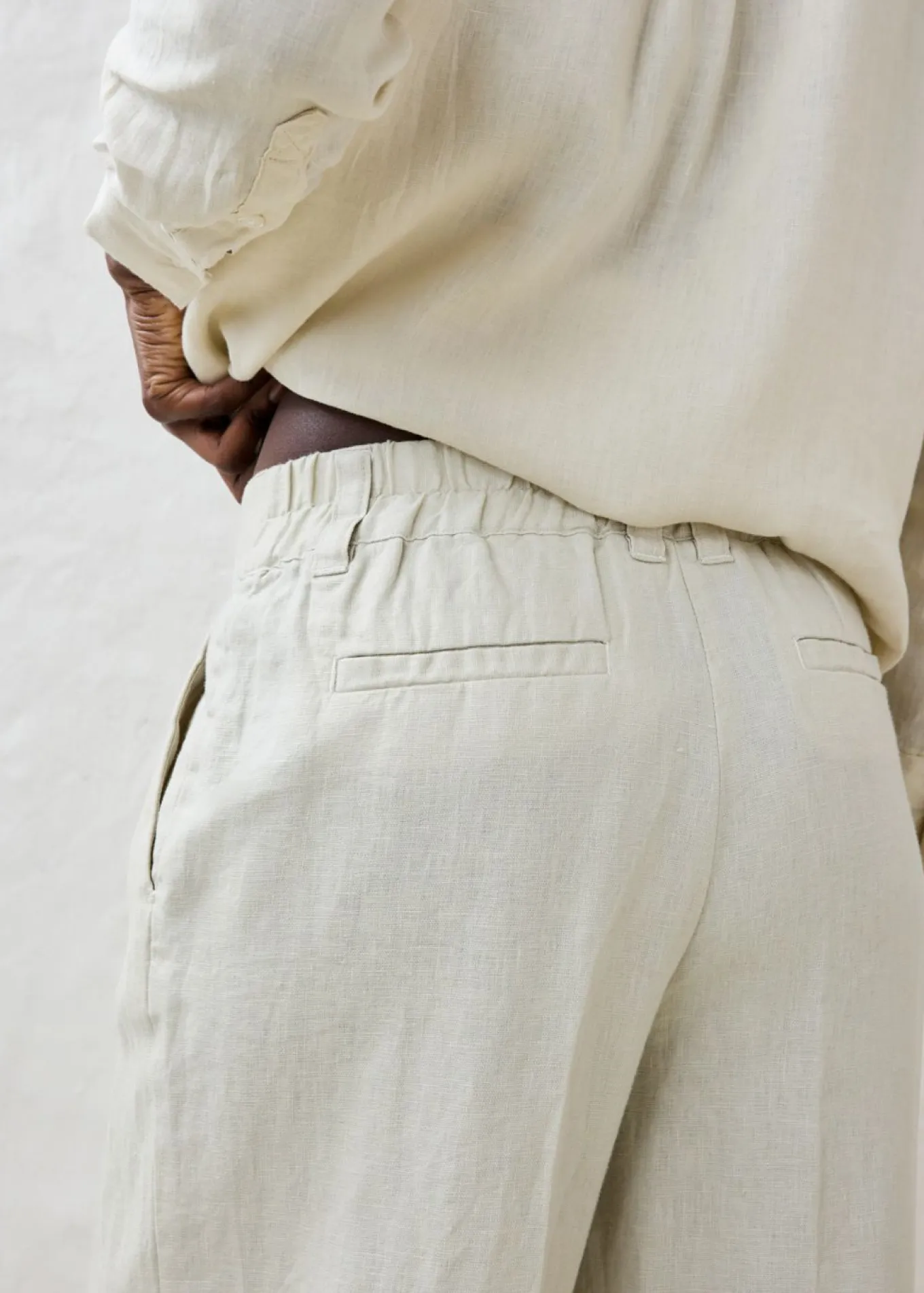 Pantalón de pinzas de lino puro
