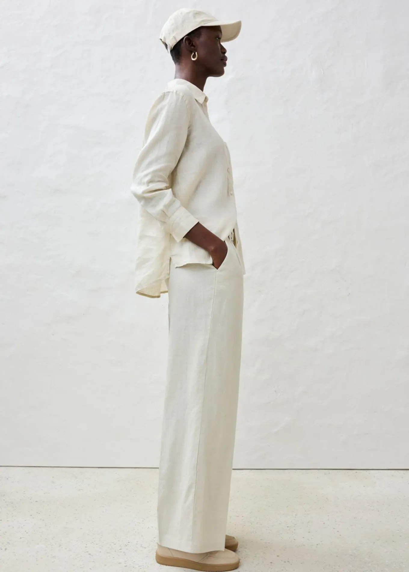 Pantalón de pinzas de lino puro