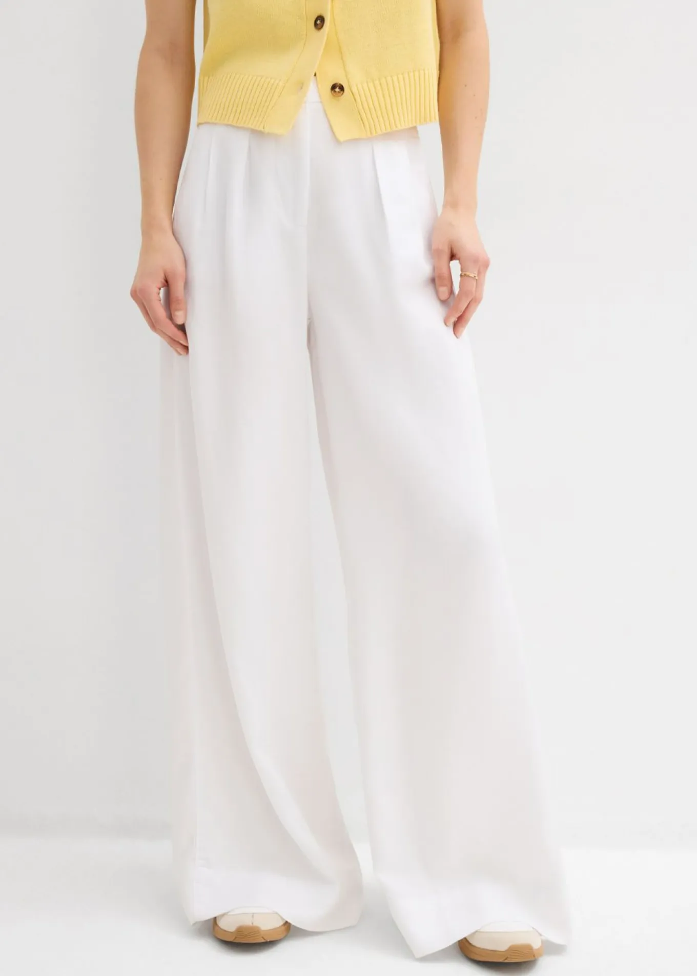 Pantalón de pinzas de lyocell fluido