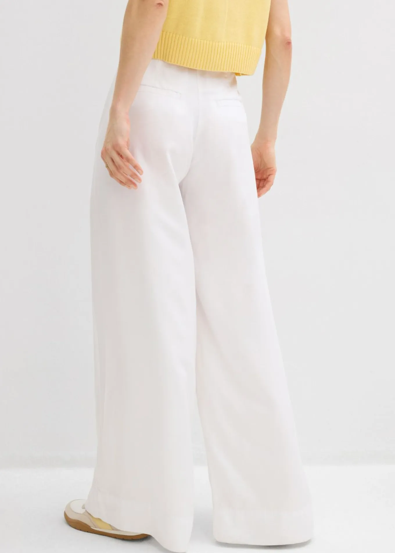 Pantalón de pinzas de lyocell fluido