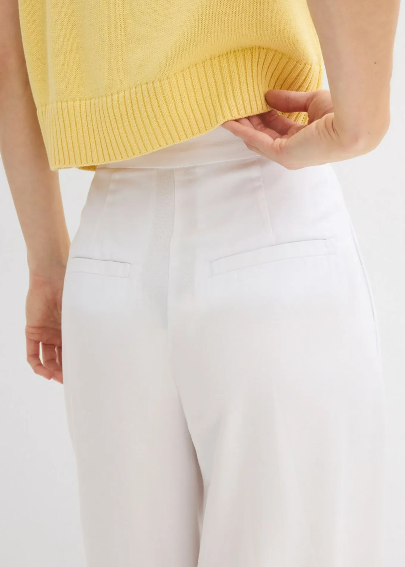 Pantalón de pinzas de lyocell fluido