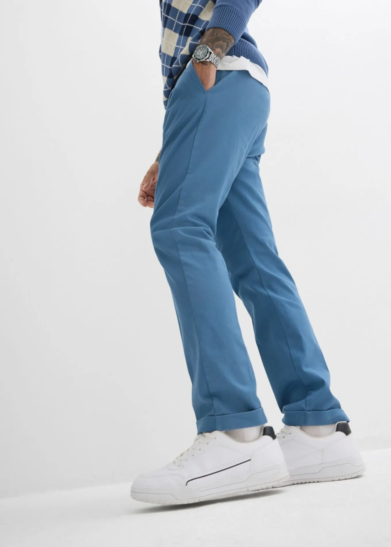 Pantalón de pinzas de sarga de algodón con corte regular y recto