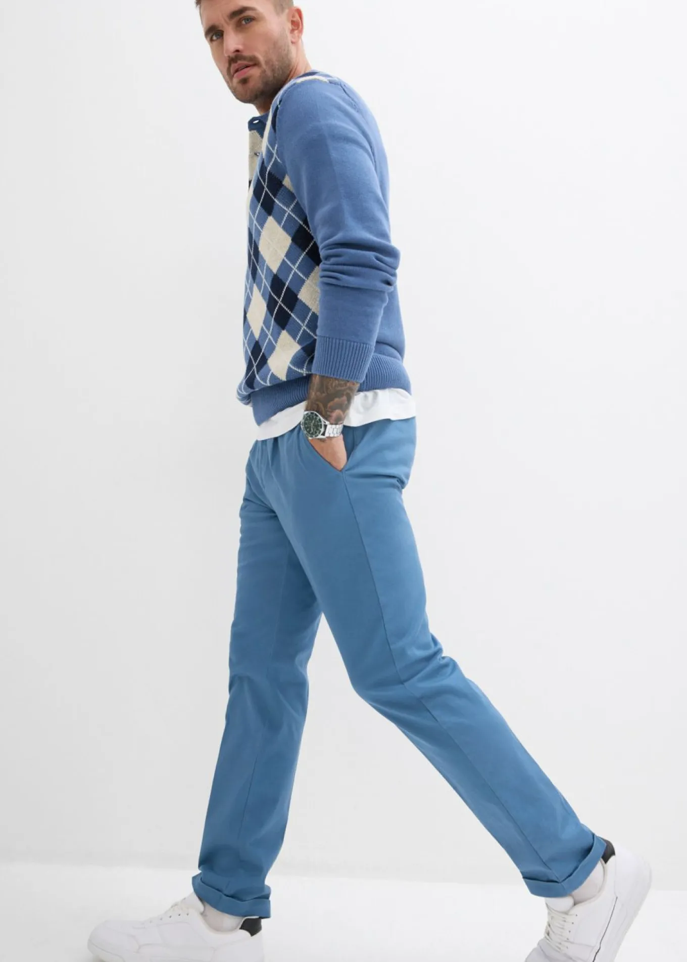 Pantalón de pinzas de sarga de algodón con corte regular y recto