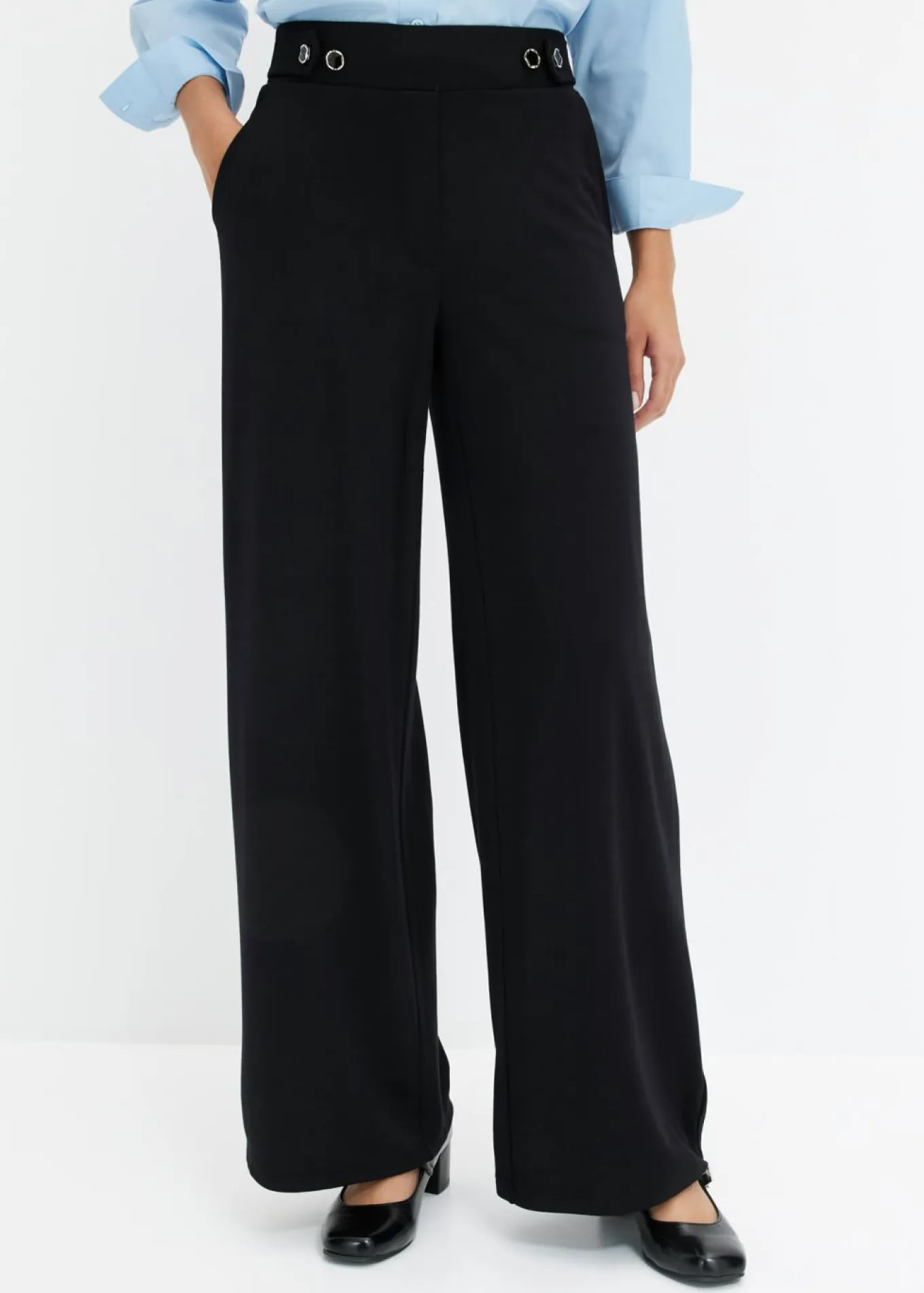 Pantalón de punto con cierre decorativo